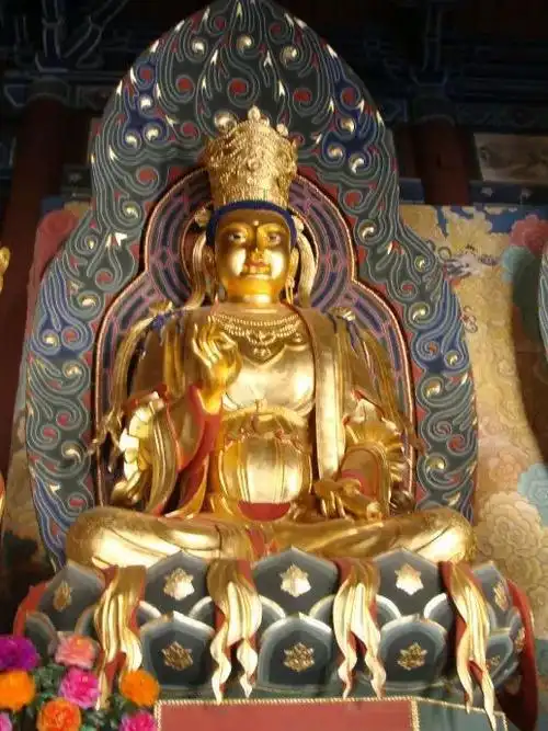 首先要皈依,做了佛弟子之后,就在家里斋戒身心念"南无定光如来".