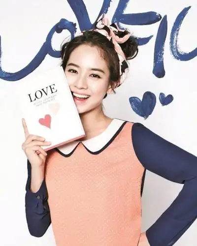 宋智孝再拍新写真深色中长发成熟高冷