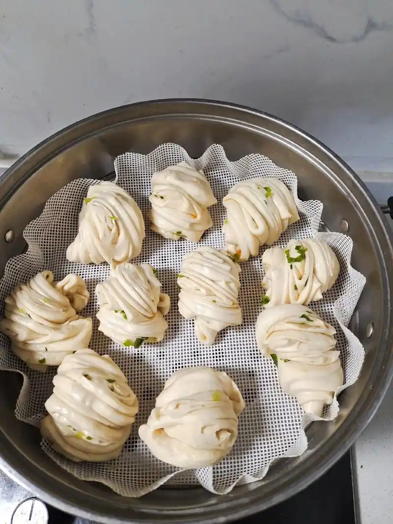 居家抗疫.快瞧瞧我做的花卷,味道真的超赞,我一口气吃了三个, - 抖音