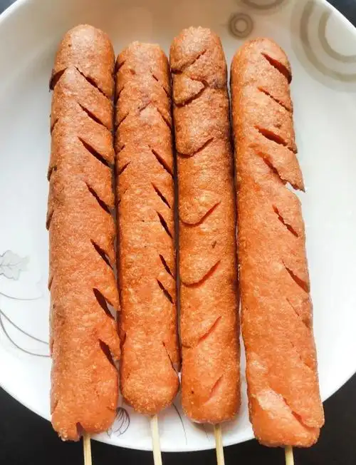 炸淀粉肠的美味体验!一口气吃掉四根!