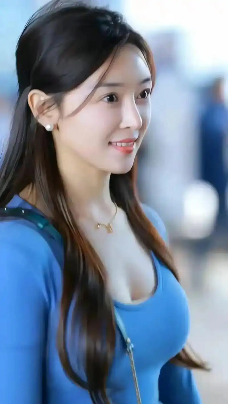 近期,抖音平台有一个叫韩艺hyi的女网红迅速走红,她因长相清 - 抖音