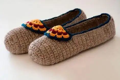 手工编织的民族风浅口毛线鞋,好看吗?来看看编织方法吧!