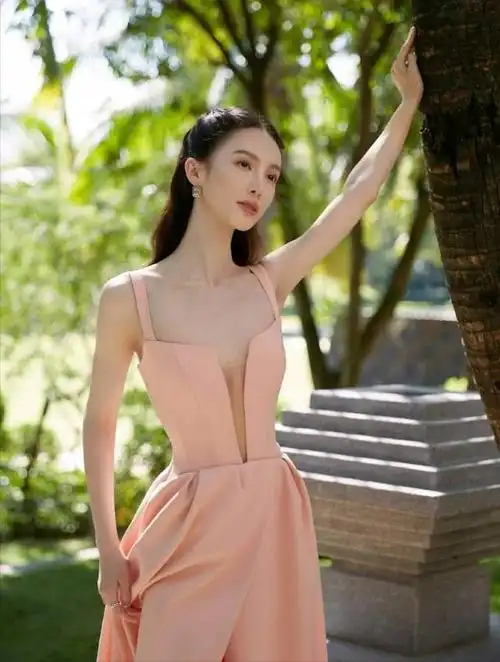 "全身涂白,竹竿腿",娱乐圈的"病态"审美,该停停了