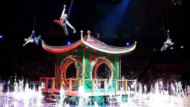 澳门特色表演:那一定要去看用生命在表演的水舞间