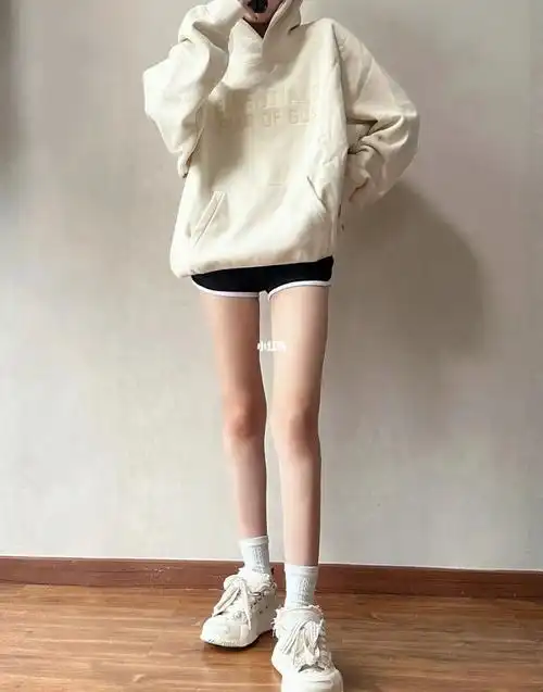 ootd16693卫衣搭短裤腿长一米八