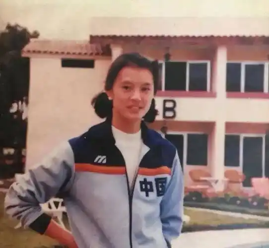 当初辞官赴美的中国女排周晓兰远走美国38年,如今过得怎么样了?