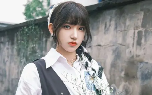 程潇白头巾短裙甜美高清桌面壁纸