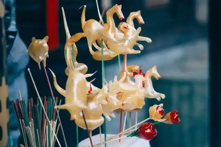 北京的年味儿在庙会的小吃摊上