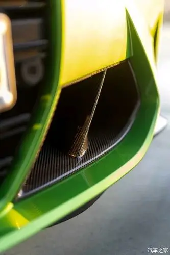 墨绿色的宝马来袭,挺有吸引力的.