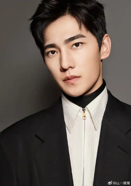 内娱名品鼻#杨洋的鼻子是女娲毕设侧颜男神!