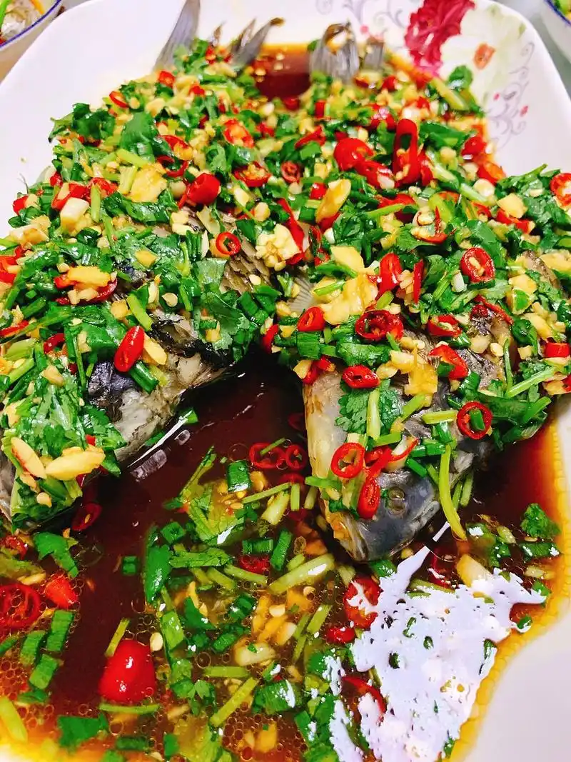 双椒鱼头美味可口,营养丰富.