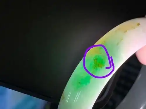 眼力大考验28期请问这条翡翠手镯打灯画圈处是纹还是裂