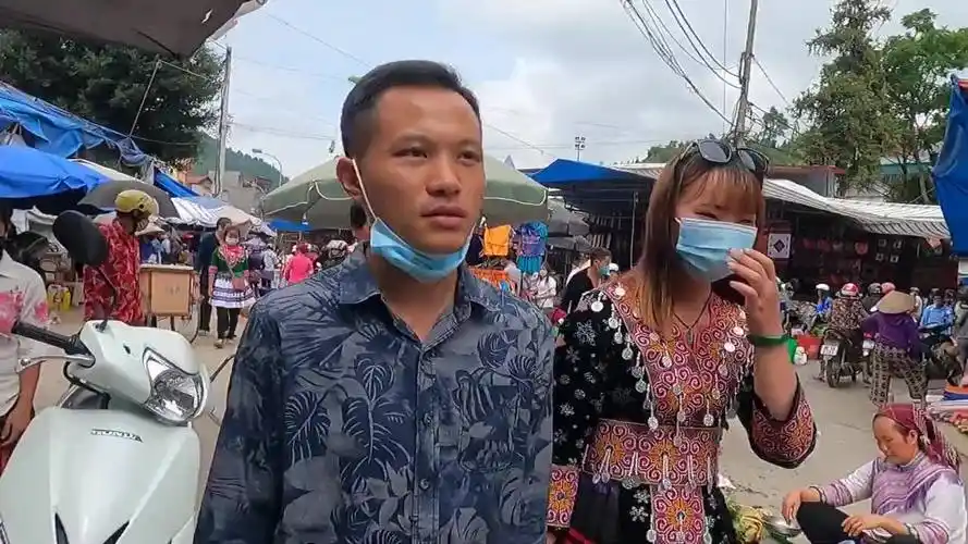 中文一流的越南苗族女孩,谢烟客北河市场偶遇杨娇,一起去公园.