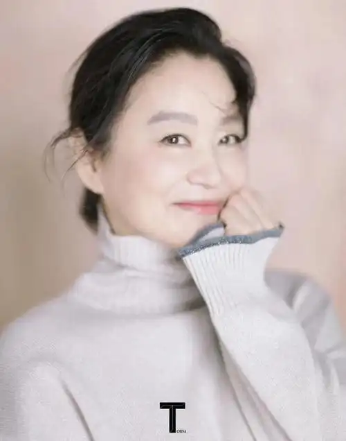 林青霞最新杂志封面曝光:20岁的她,50岁风采依旧!(图8)