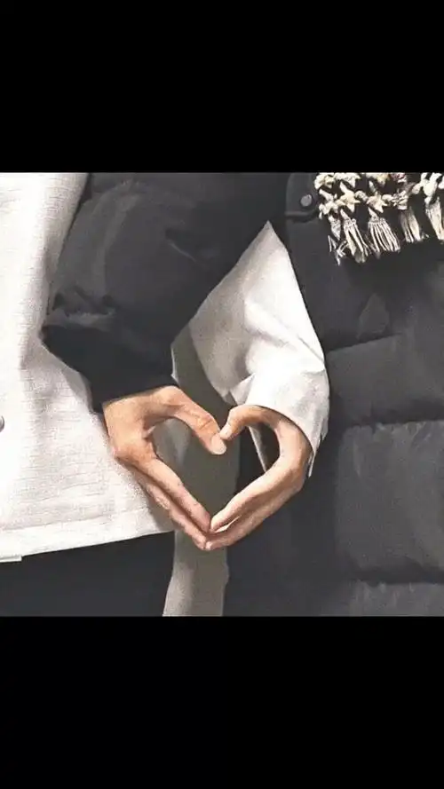 拍照不喜欢露脸的赶紧拉上对象拍这个比心照片拍照姿势情侣