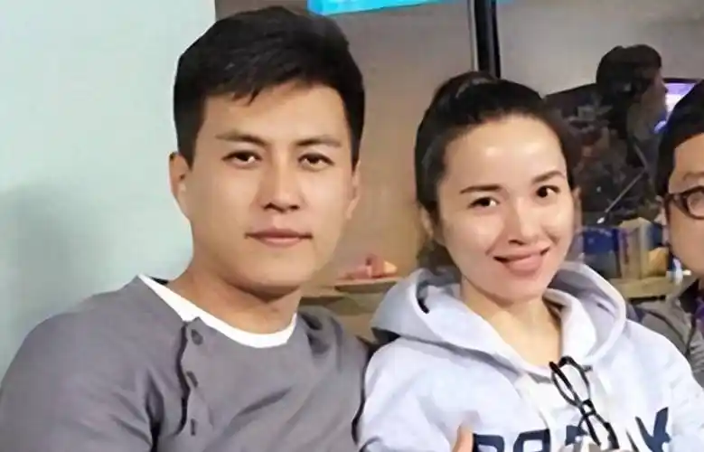 对我们"隐瞒"了41年,原来她是靳东的亲生妹妹,难怪他这么受欢迎_靳婷