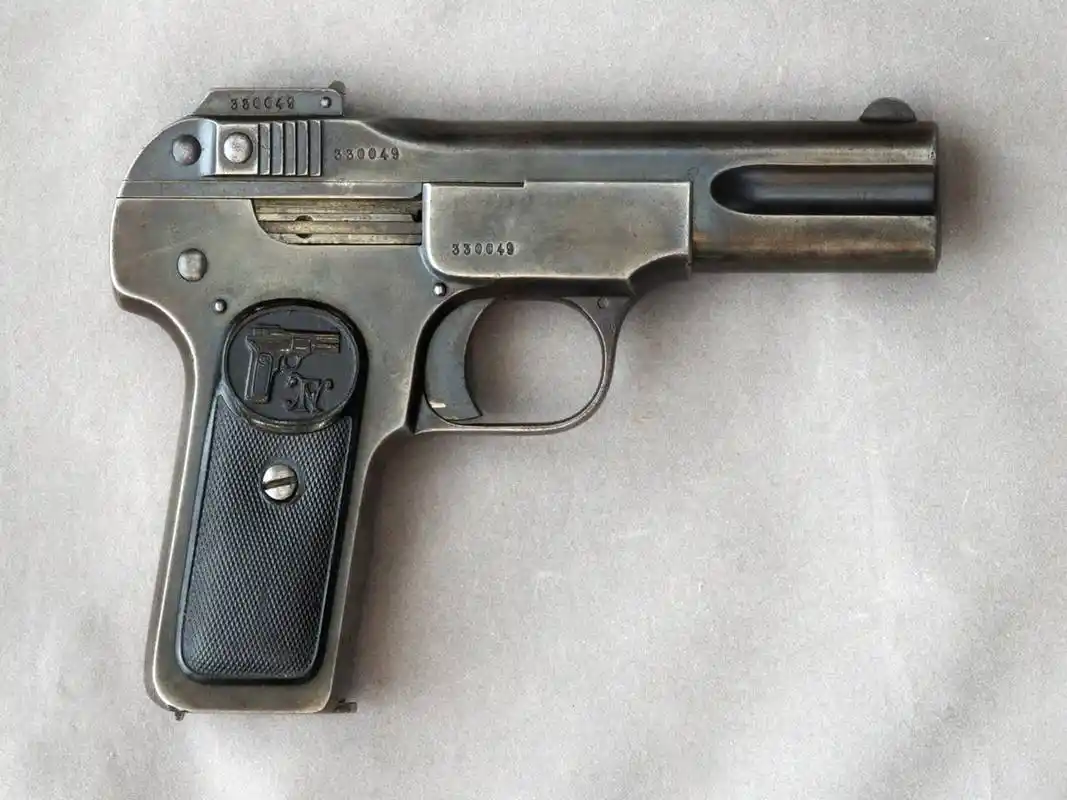 民国时中国军人手中的手枪都长什么样子
