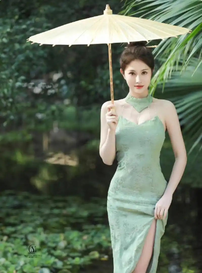 中国风美丽女子,旗袍完美的把中国女性的外在美和内在包容性的美展现