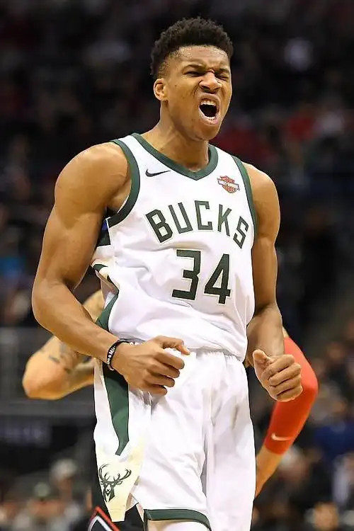 詹姆斯钦点接班人,字母哥霸气表态:我不走捷径同样可以成功