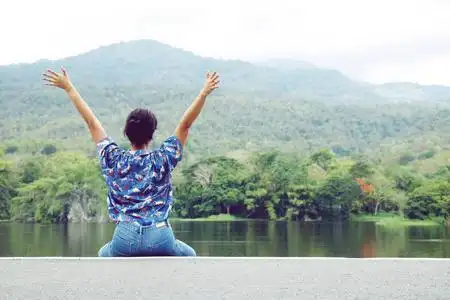 在湖的周末图片