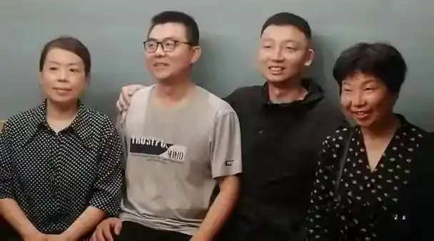 郭威从小被父母压榨土豪舅舅公开表示会伸出援手帮他渡难关