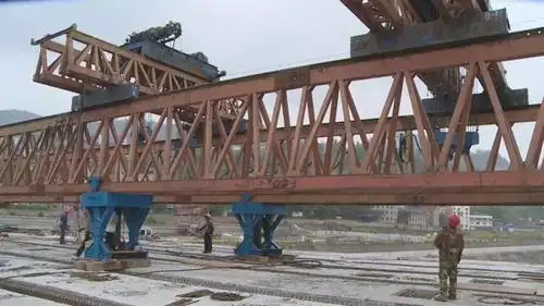 然后进行中部端横梁施工,主体吊装结束之后开始实接缝连接,计划在五月