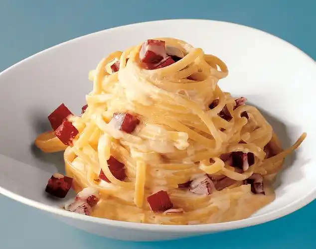 pasta carbonara made with bresaola