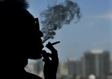 世界无烟日成都烟民算笔账:一生不抽烟 省辆宝马