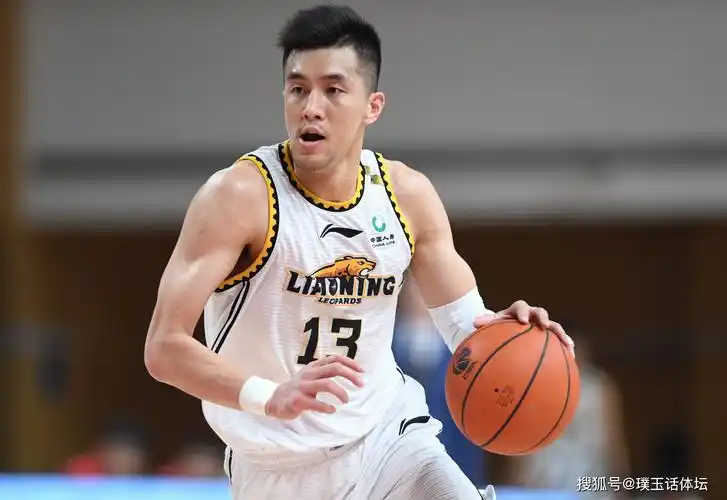 3分钟直接把郭艾伦换下!两点证明主帅杨鸣比郭士强更有魄力_辽篮