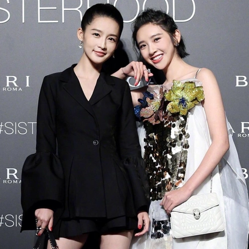 李沁挽张若昀好自然,网友:唐艺昕才宣布怀孕不到一个月