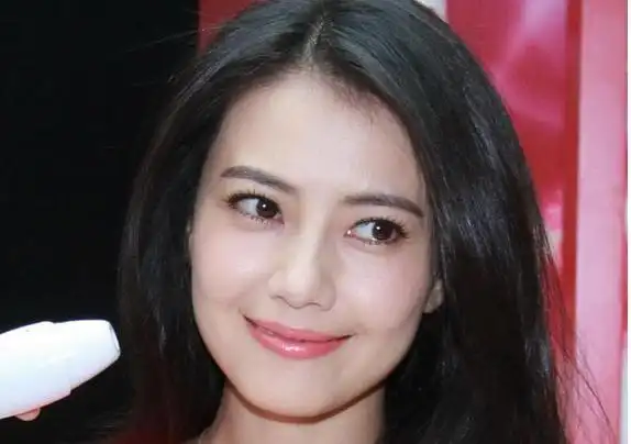 女人面相事业分析事业运很旺的女人面相1,耳朵垂珠 .