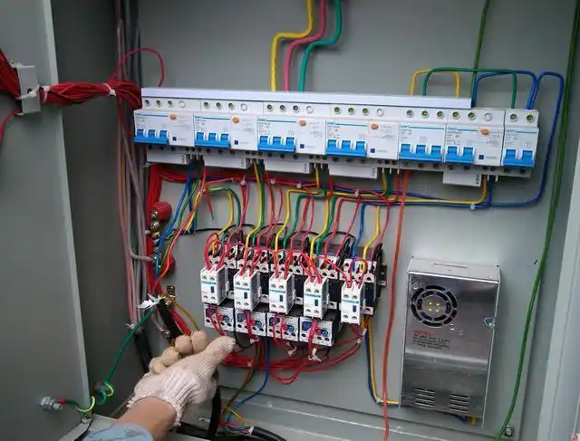 家装中三相五线如何安装让电压到380v听电工说完长知识了