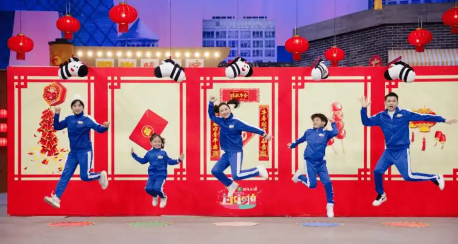 今晚18:00档,《过年啦》精彩收官!_小朋友们