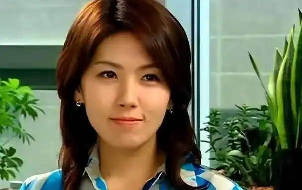 听话懂事的李恩珠,听取了母亲的意见.在97年,接拍了电视剧《起点》.