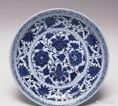 缠枝牡丹是元末明初青花大罐和琢器上经常使用得纹饰,一种事物或一个