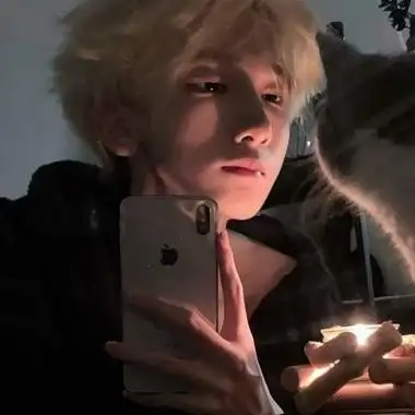 很有范的阳光帅气的男生头像