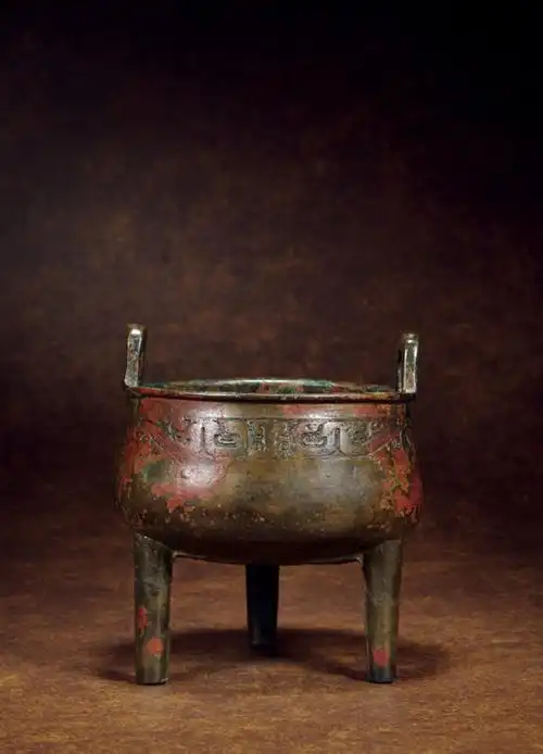 西周中期·青铜长冠龙纹鼎