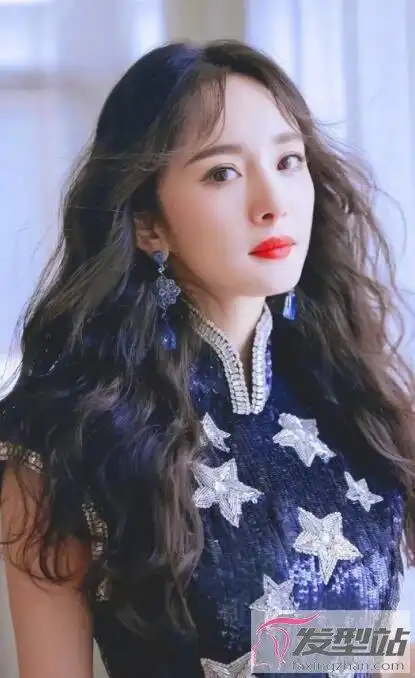 女星羊毛小卷中长发 各种好看造型一次看够_发型站_最新流行发型设计