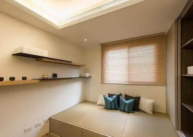 靠窗的榻榻米床设计,睡着有感觉