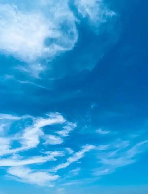 天空是蓝色的,这是个常识,三岁小孩都知道. br>但真的是这样的吗?