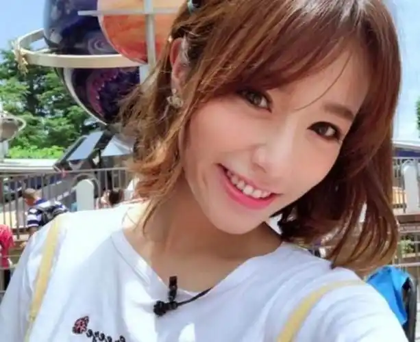 《外来媳妇本地郎》当中的四娇扮演者梁子媛,广东新时代玉女歌手