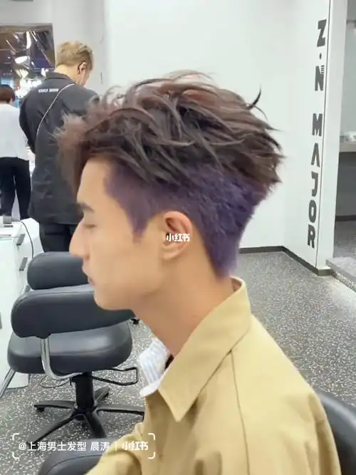 男生发色  #显白发色  #挂耳染  #男生变帅发型指南   #上海染发