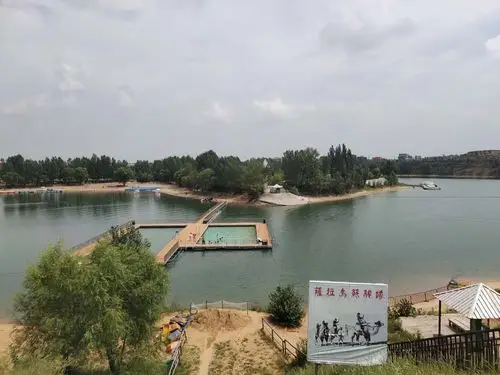 巴图湾生态旅游区位于鄂尔多斯市乌审旗,这里是国家级水利风景区.
