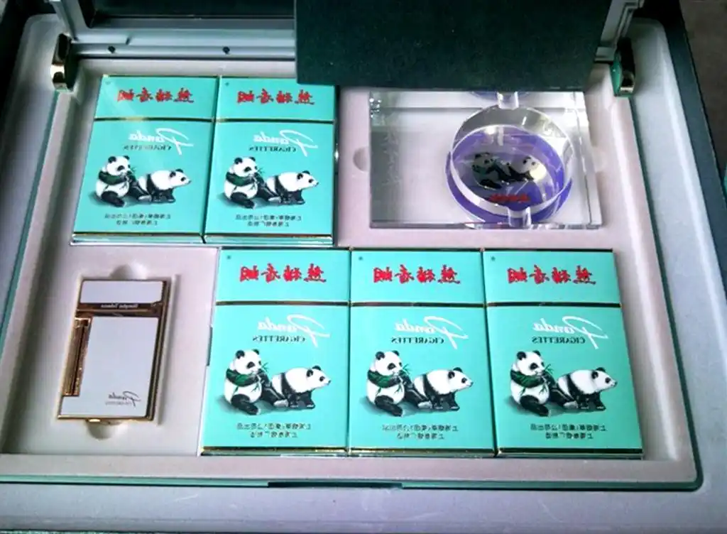 第二种,熊猫香烟,5000元人民币一条.