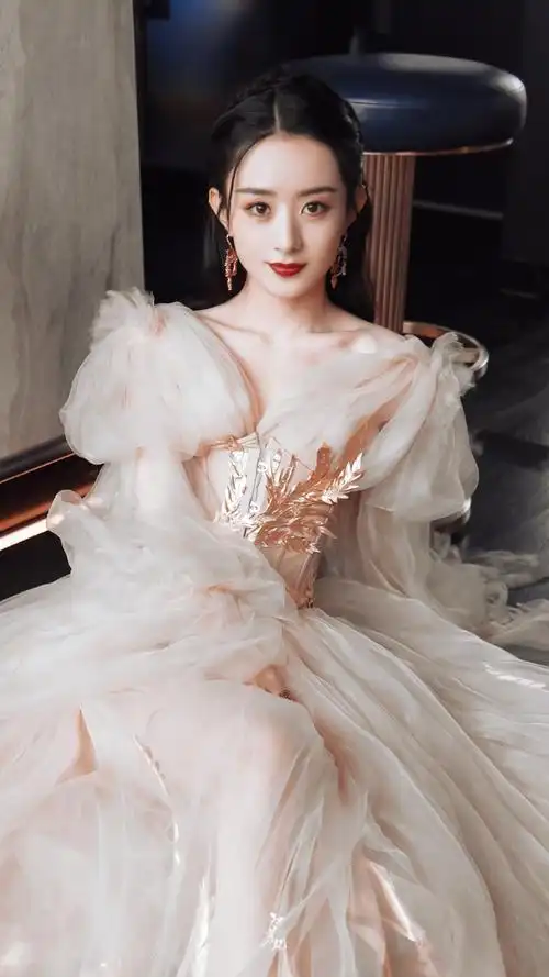 赵丽颖爱工作爱生活##赵丽颖#给大家分享一组超漂亮的壁纸!