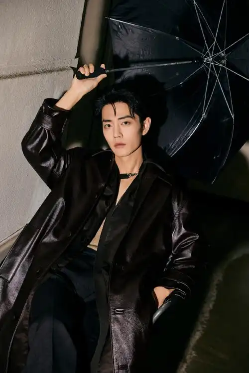 肖战超话今日#米兰时装周#第二场gucci造型图集,2024秋冬男装上身