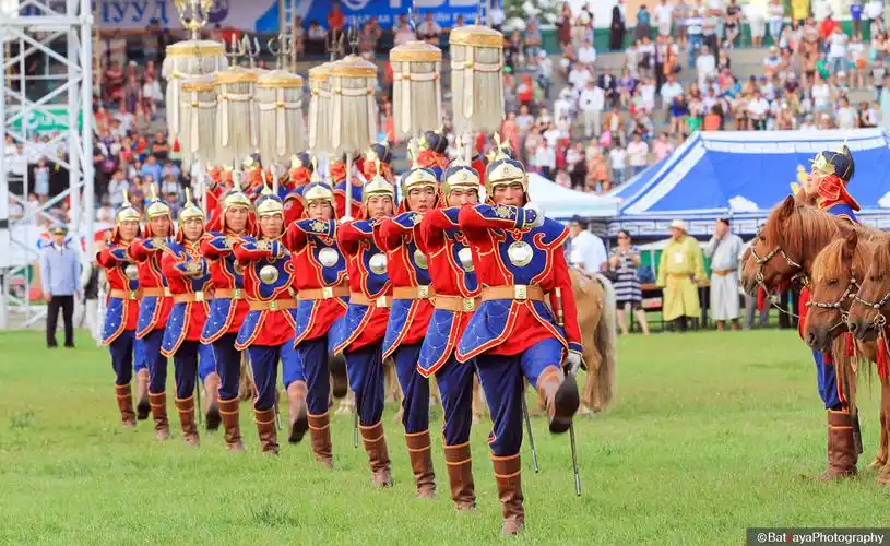 那达慕节庆是蒙古族传统的体能运动竞技节日,历史可追溯自元朝.