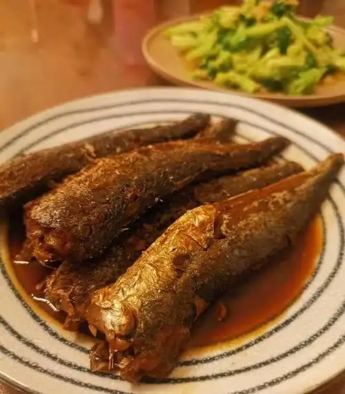 香煎小鲅鱼做法,香酥小鲅鱼凉吃热食皆可