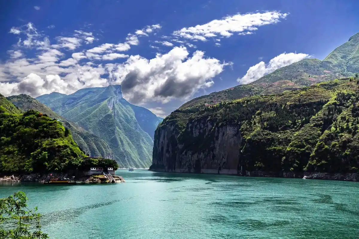 祖国山川美如画(图片来自"学习强国")夔门,瞿塘关的别名 - 抖音