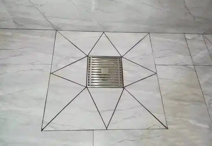 卫生间地漏铺贴有技巧师傅加收两百元确保质量值花销